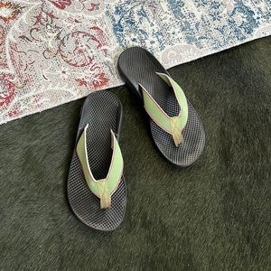 Chaco classic flip sandals green